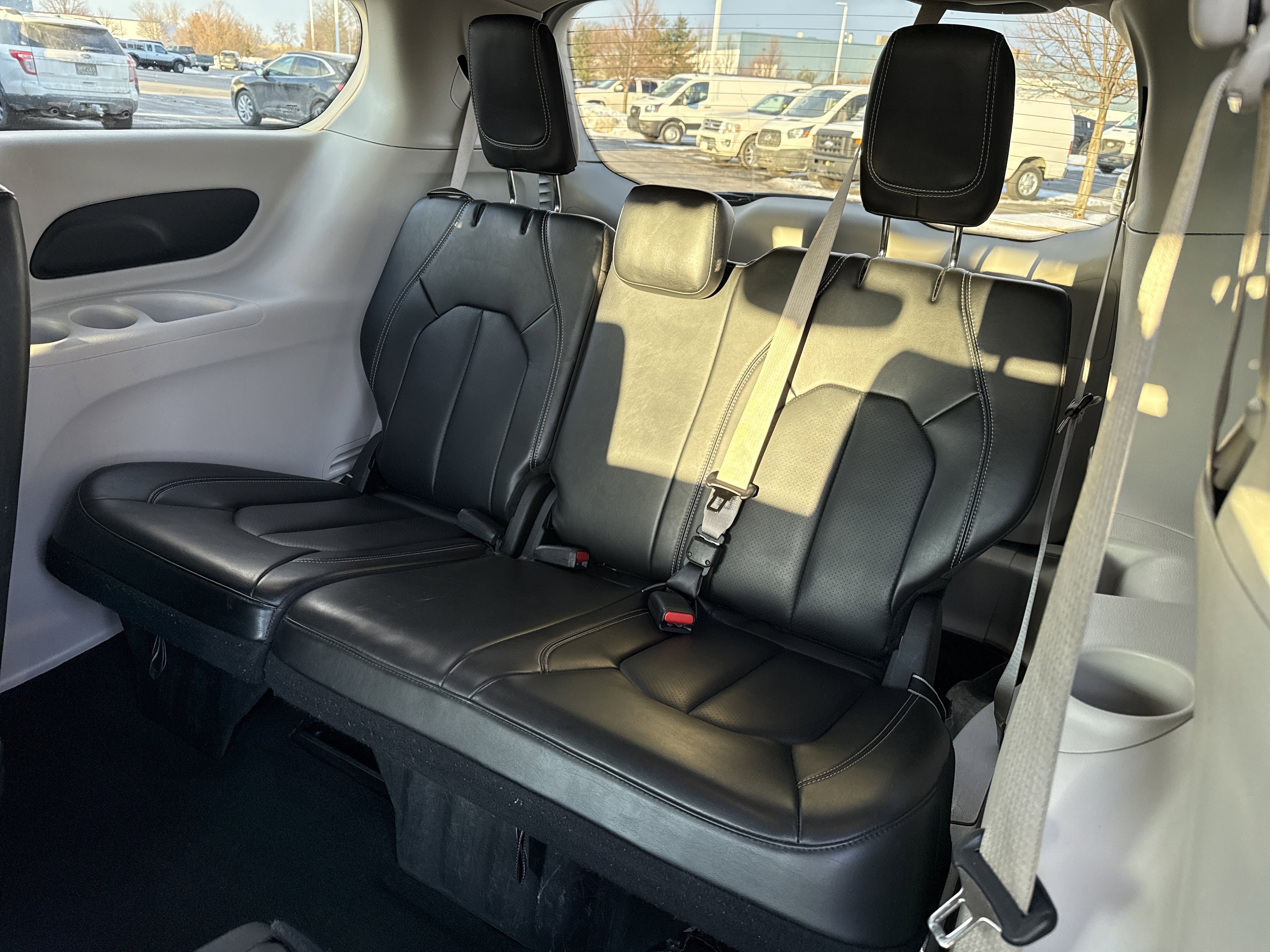 Used 2023 Chrysler Pacifica Touring-L image 12