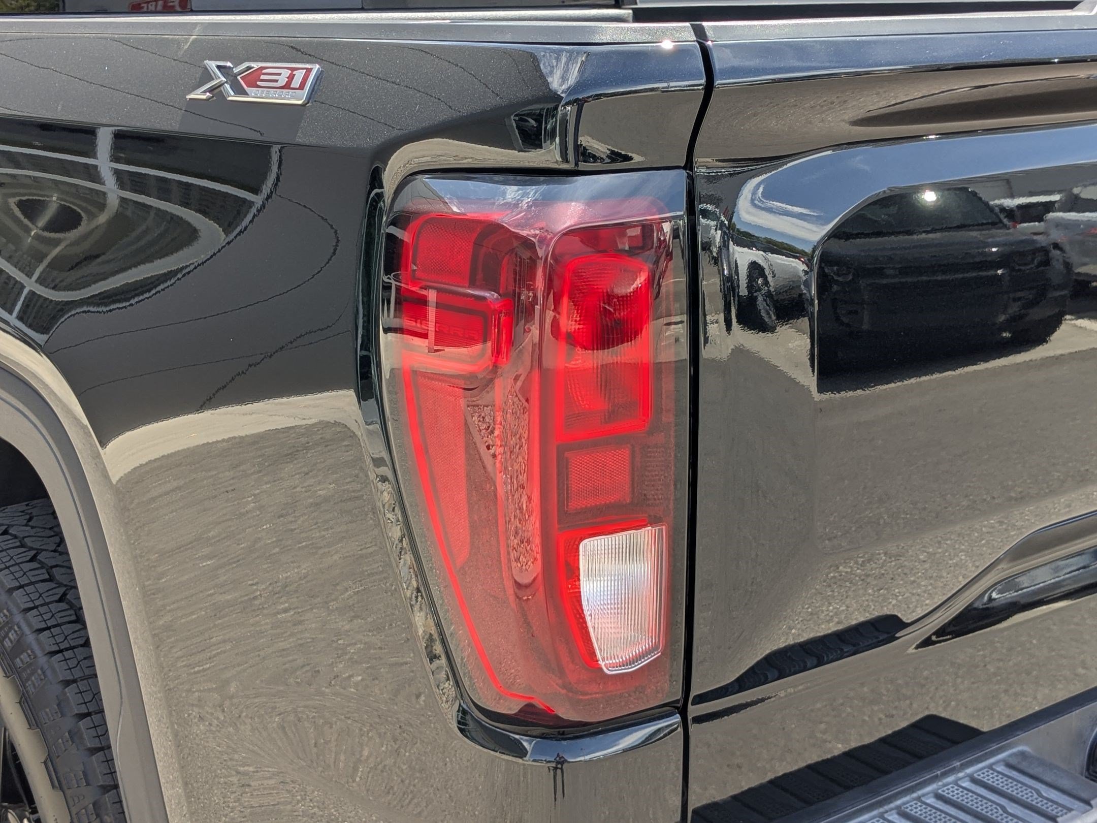 Used 2024 GMC Sierra 1500 Elevation w/ Preferred Package AWD/4WD image 11