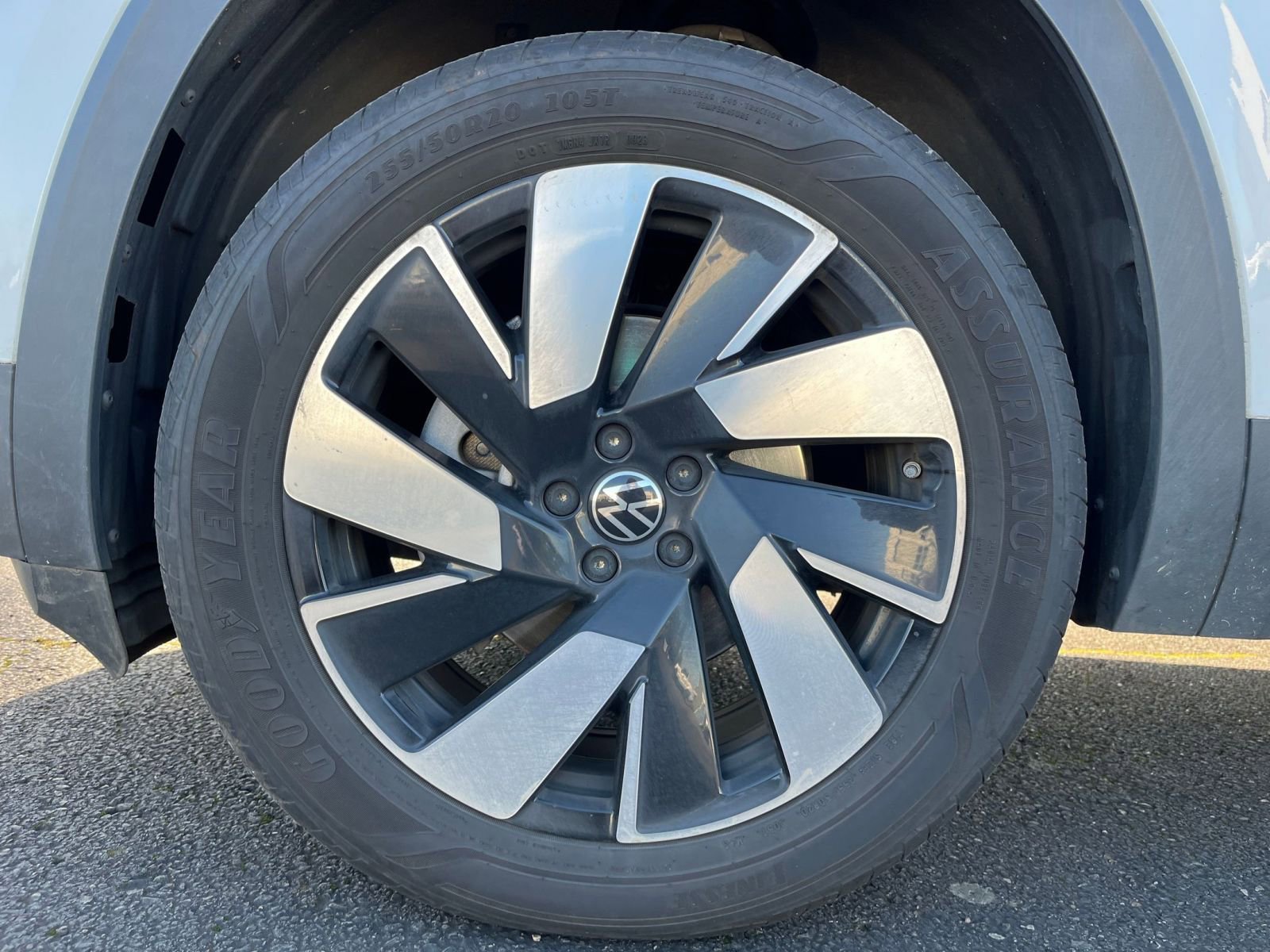 Used 2024 Volkswagen Atlas Cross Sport SE image 32