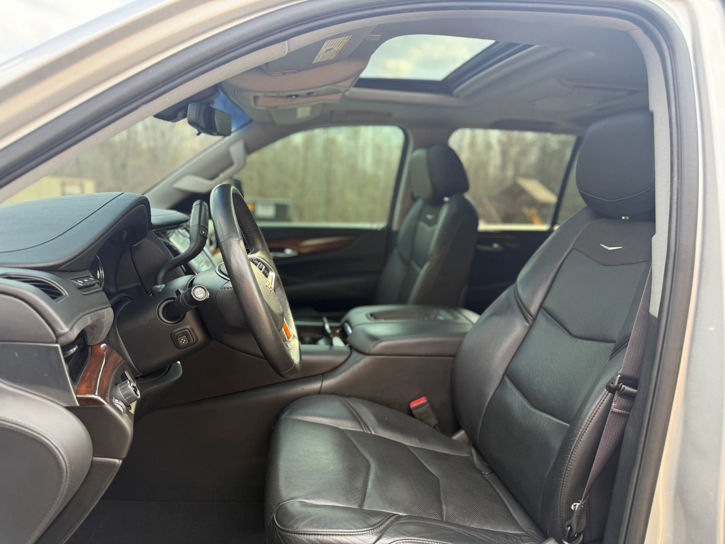 Used 2017 Cadillac Escalade Premium Luxury image 2