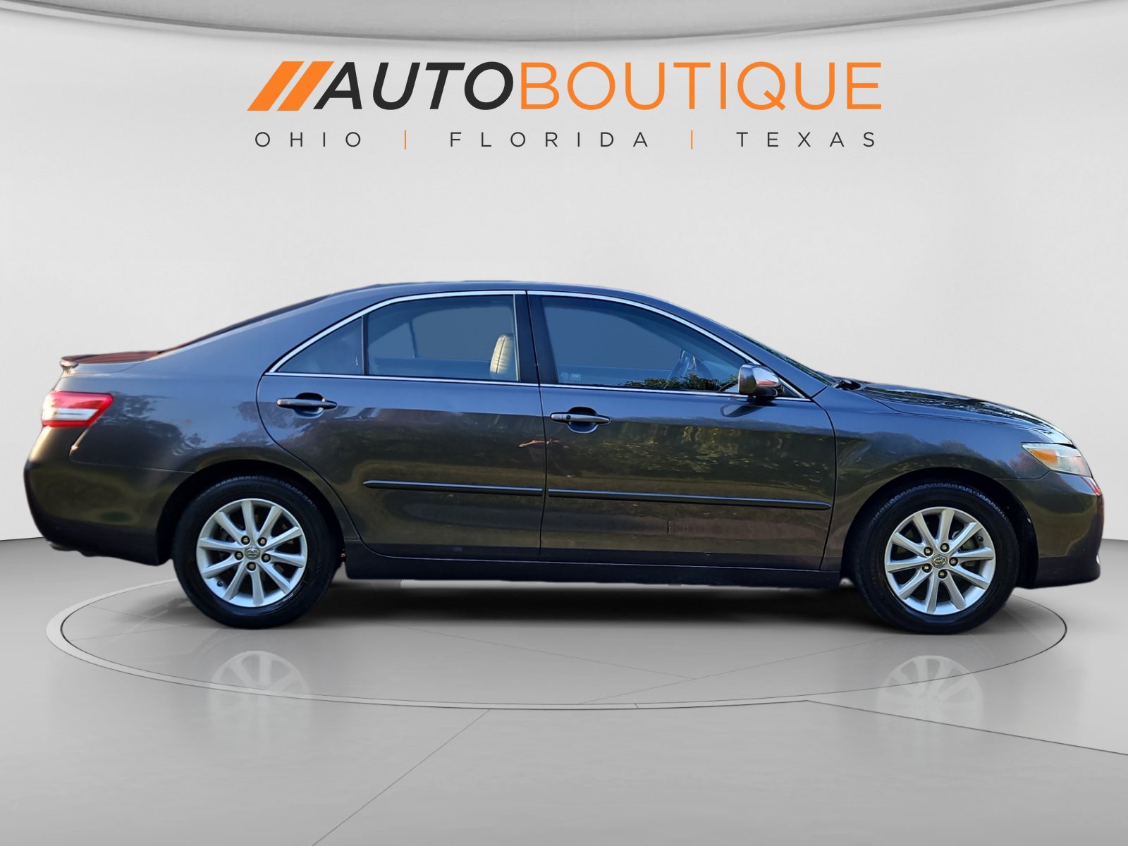 Used 2011 Toyota Camry XLE w/ SE/XLE Extra-Value Pkg FWD image 5