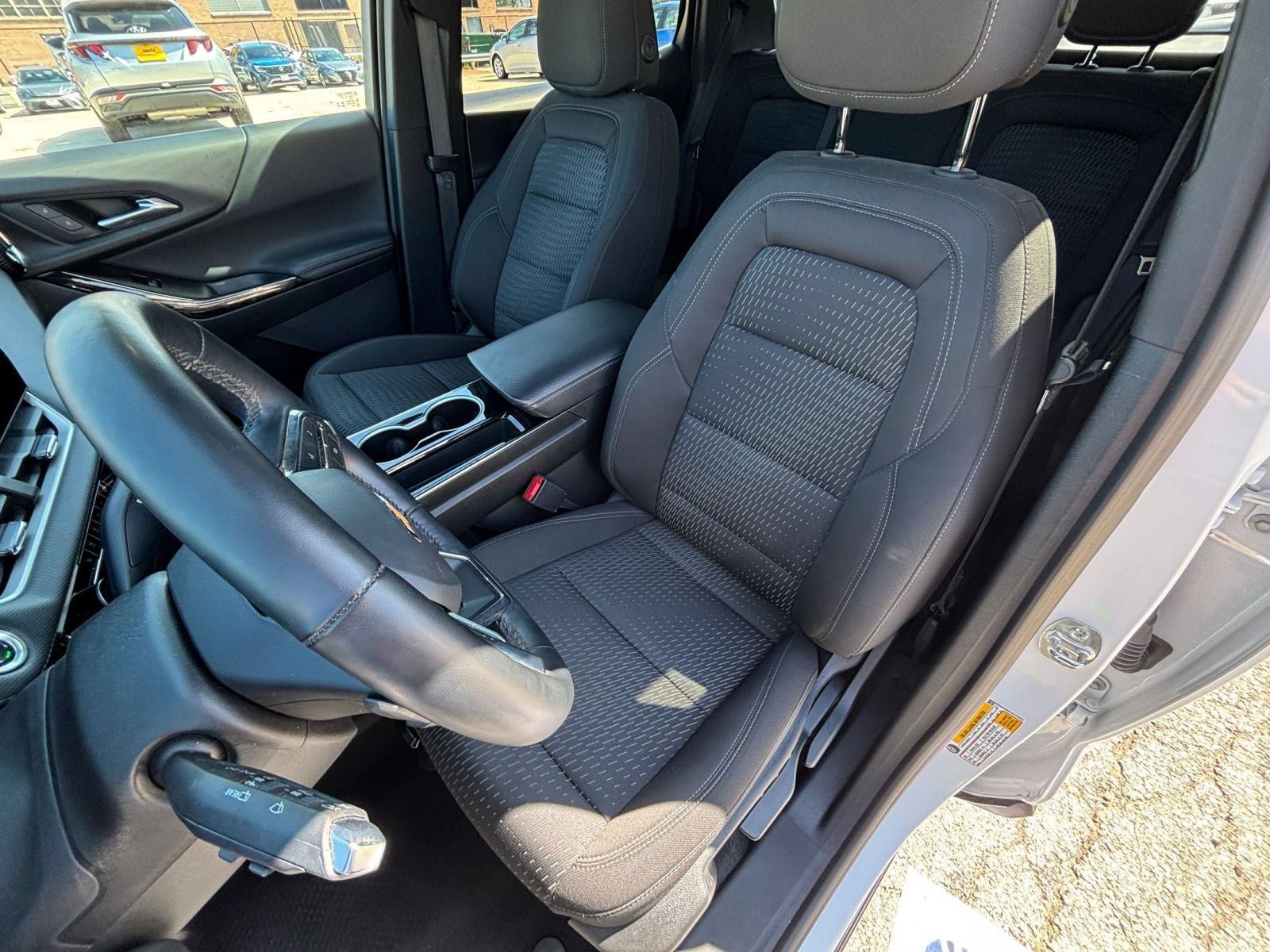 Used 2025 Chevrolet Equinox LT FWD image 36