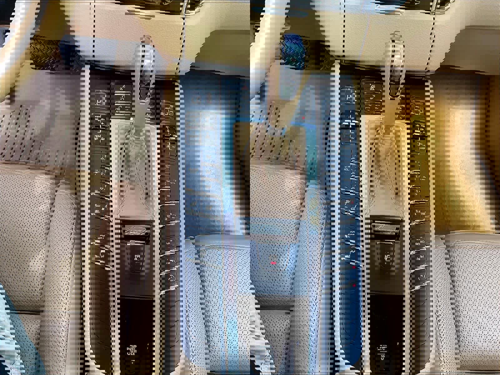 Used 2017 Porsche Macan S image 26