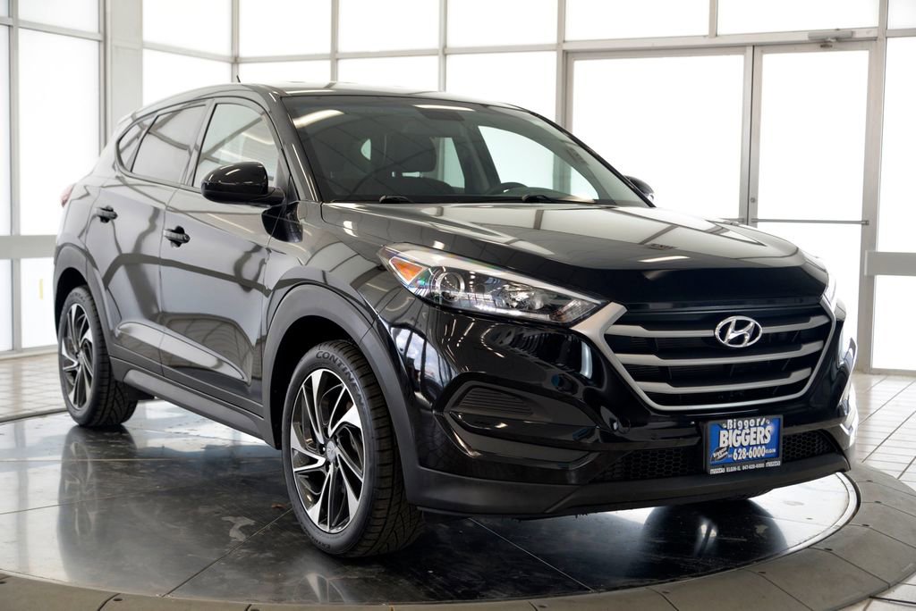 Used 2018 Hyundai Tucson SE w/ Cargo Package FWD image 2