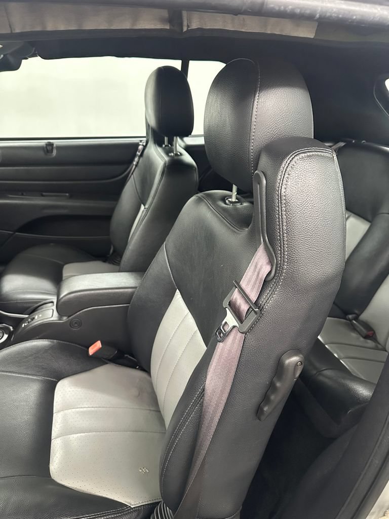 Used 2005 Chrysler Sebring GTC FWD image 12