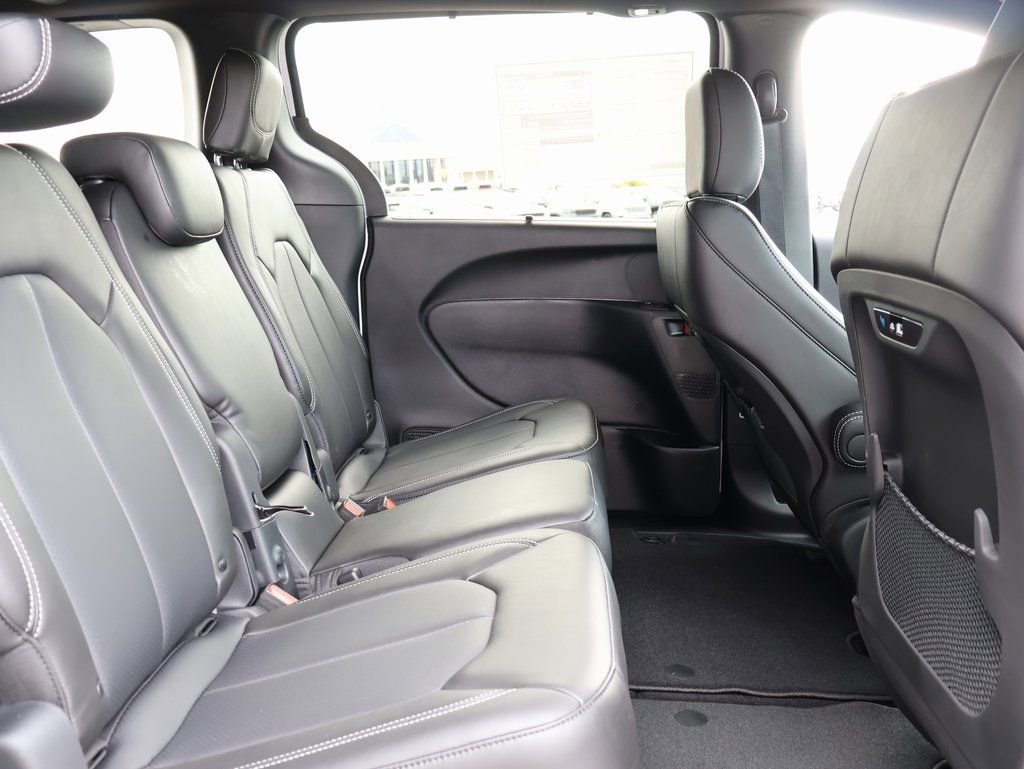 New 2026 Chrysler Pacifica Select image 11