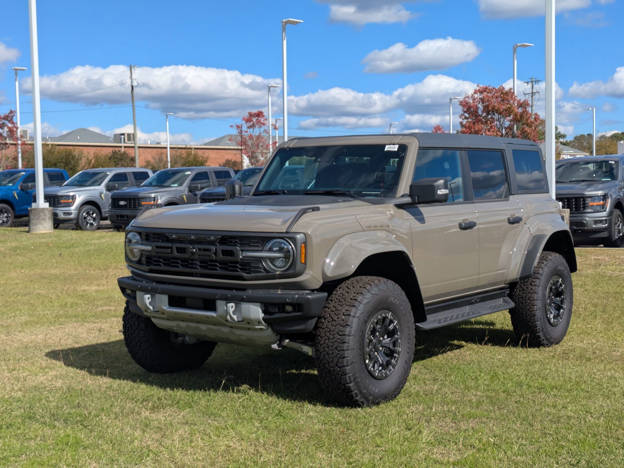 New 2025 Ford Bronco Raptor w/ Interior Carbon Fiber Pack AWD/4WD image 8