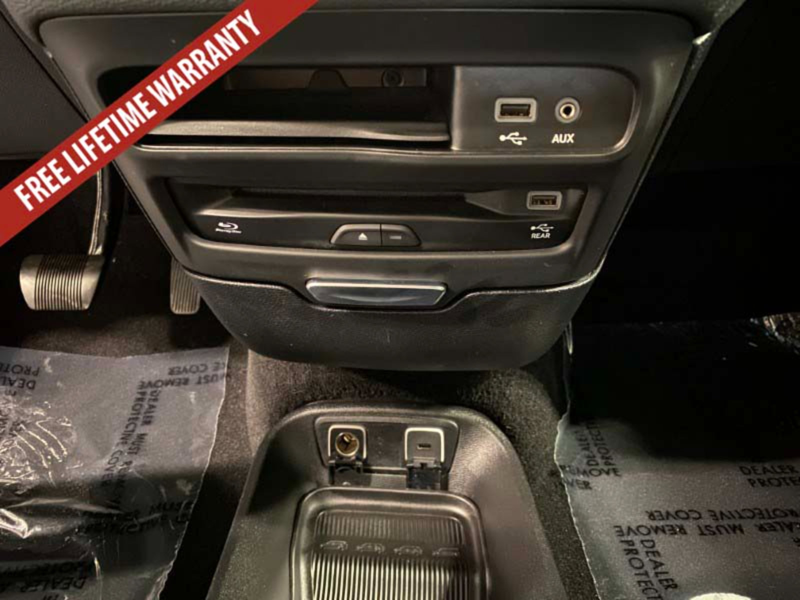Used 2020 Chrysler Pacifica Limited w/ Advanced Safetytec Group FWD image 48