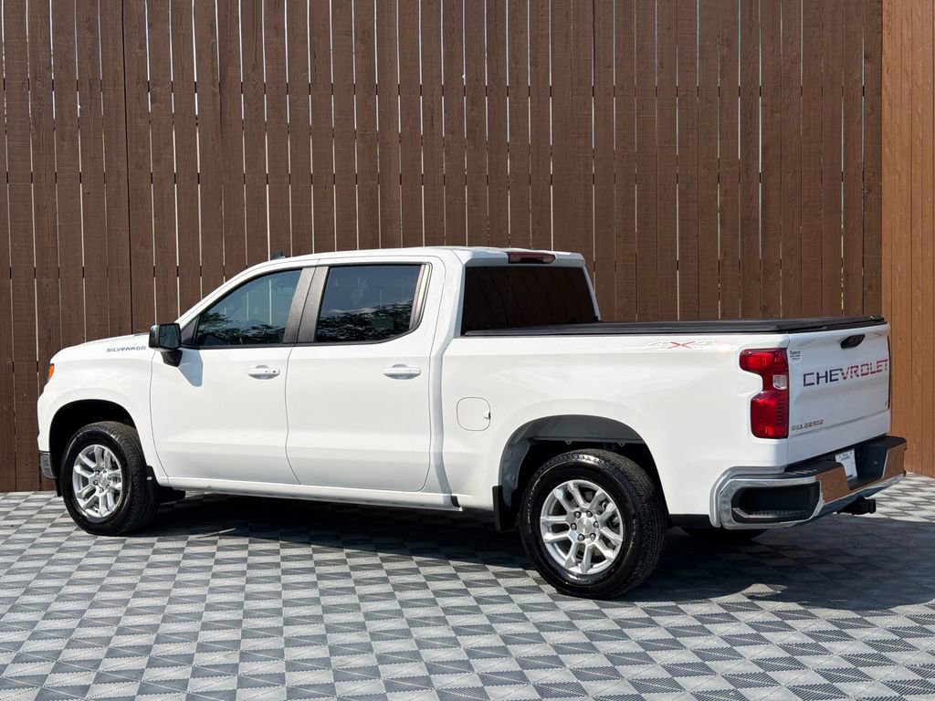 Used 2024 Chevrolet Silverado 1500 LT AWD/4WD image 16