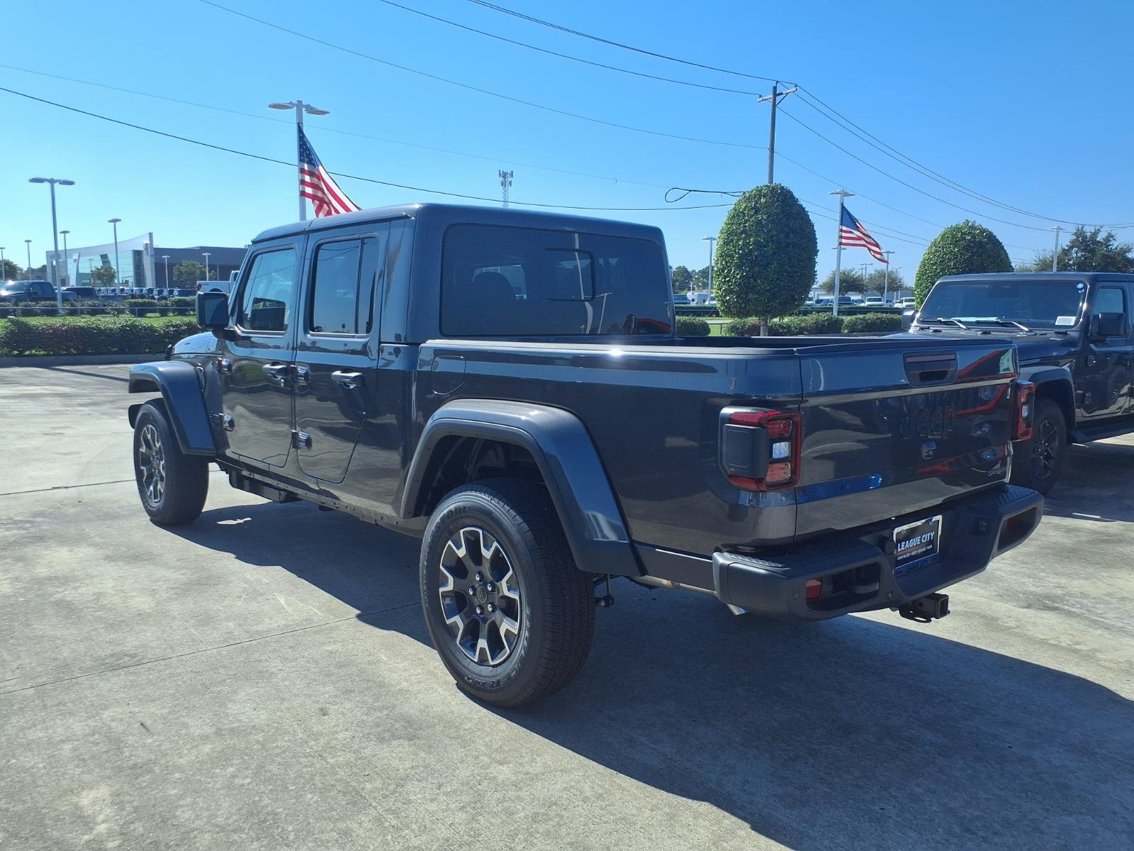 New 2026 Jeep Gladiator Sport AWD/4WD image 4