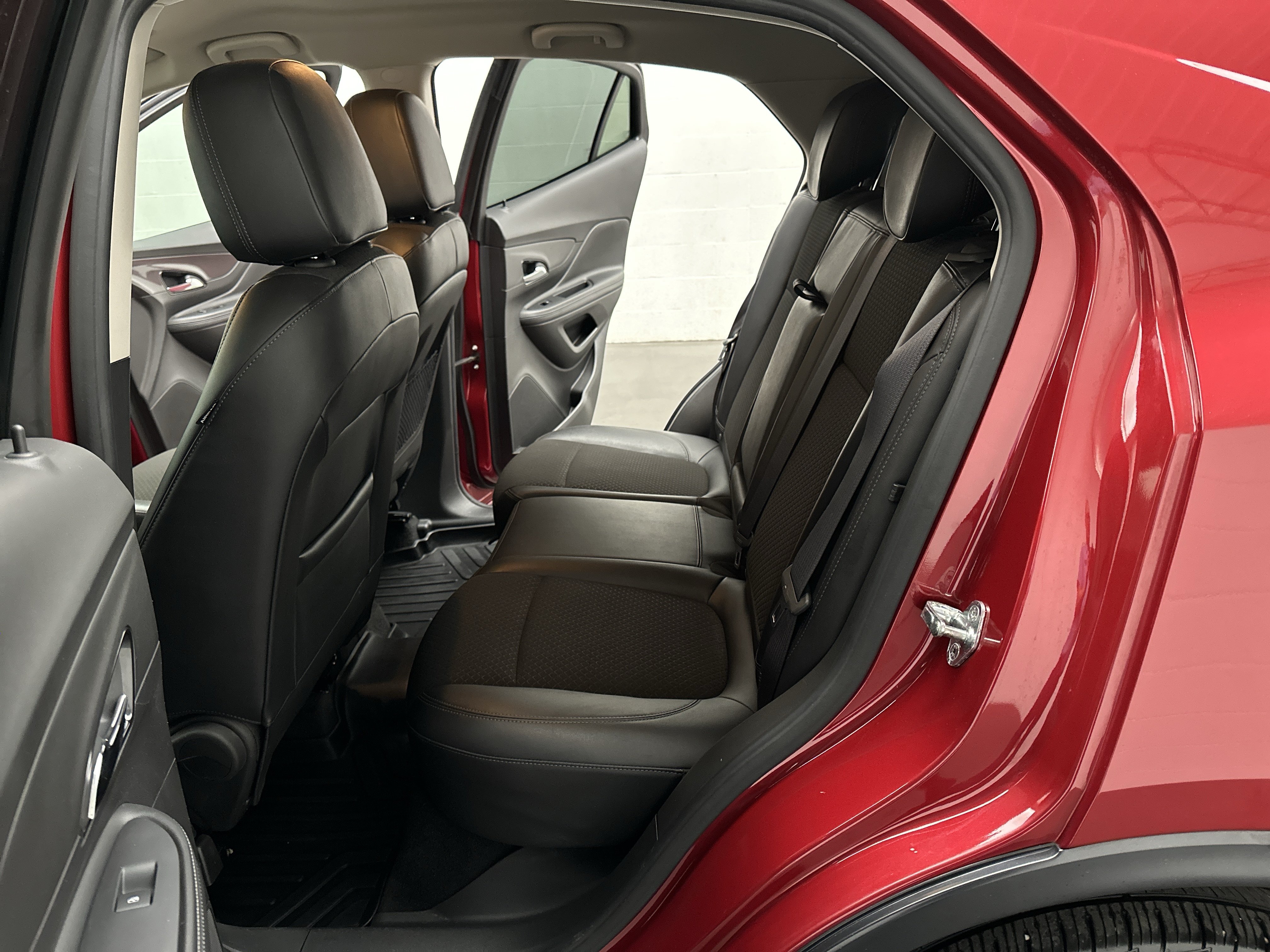 Used 2019 Buick Encore Preferred AWD/4WD image 19
