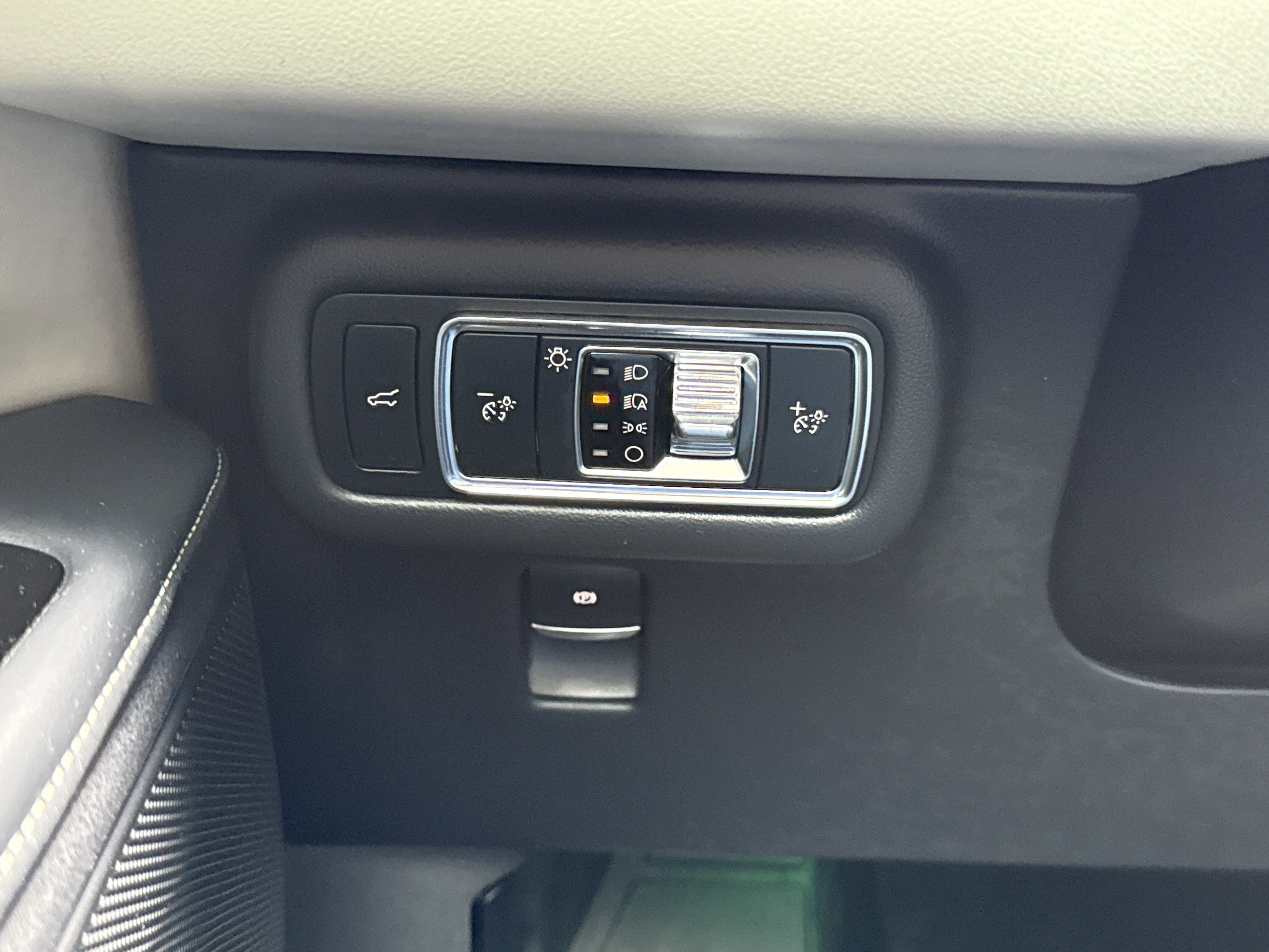 Used 2024 Lincoln Nautilus Premier image 28