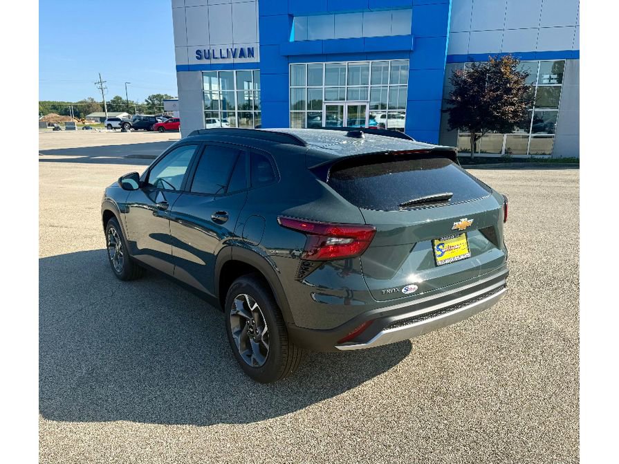 New 2025 Chevrolet Trax LT w/ Driver Confidence Package image 2