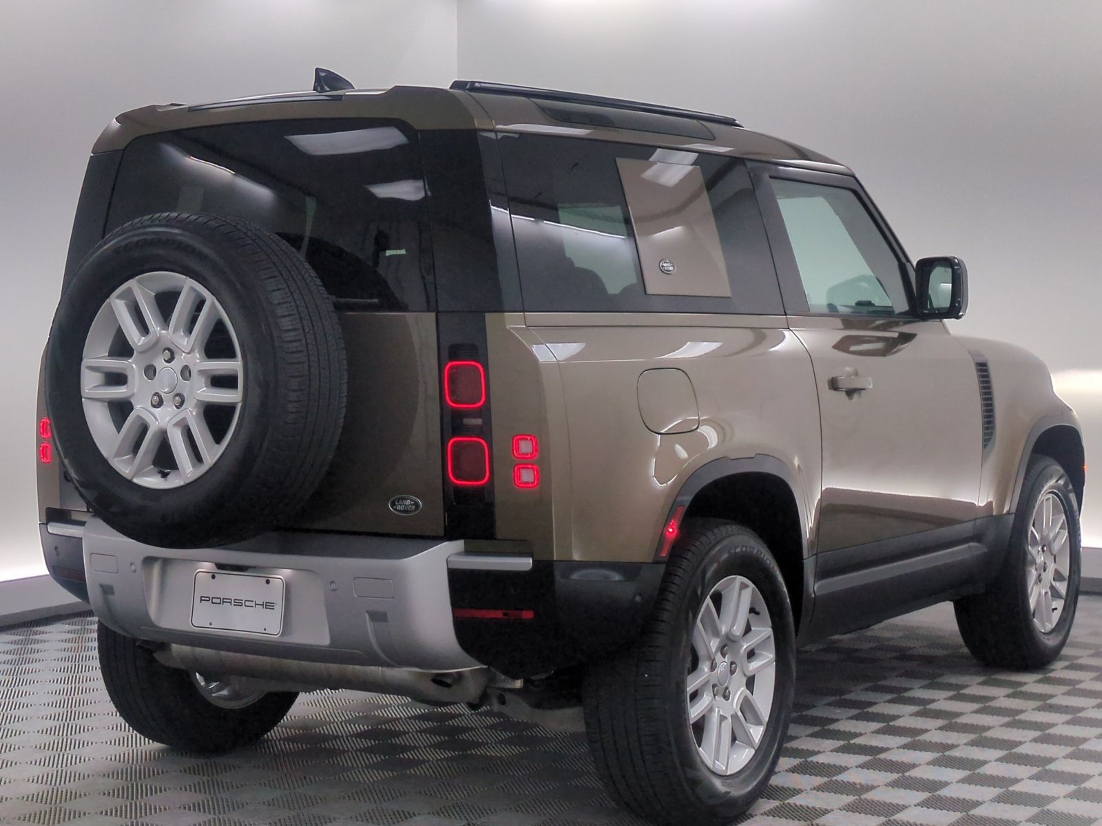 Used 2023 Land Rover Defender 90 S AWD/4WD image 9