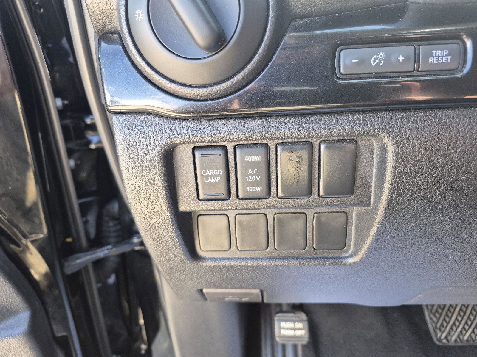 Used 2020 Nissan Titan SV w/ SV Convenience Package RWD image 5