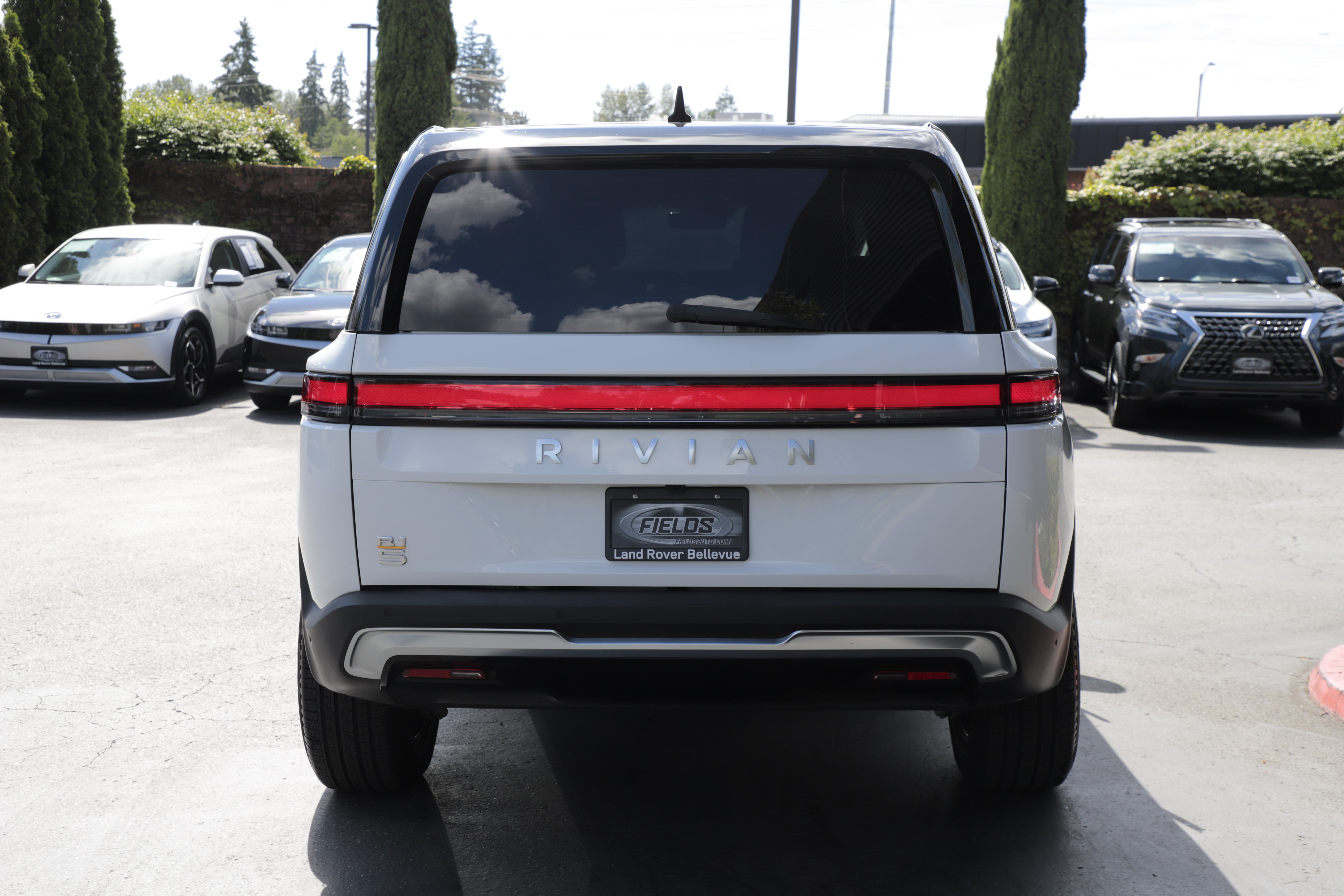 Used 2024 Rivian R1S Adventure AWD/4WD image 7