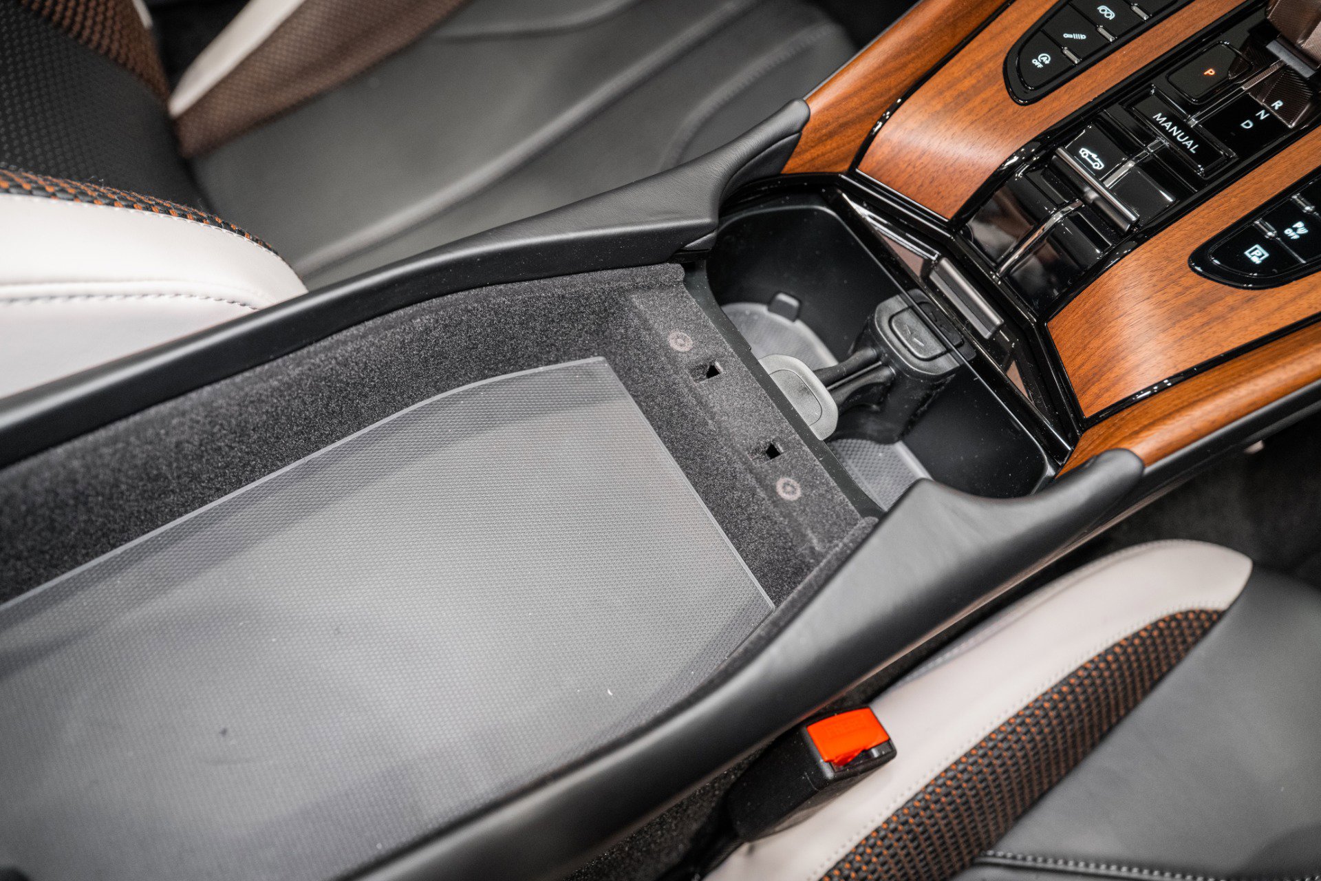 New 2026 Aston Martin DB12 Convertible image 36