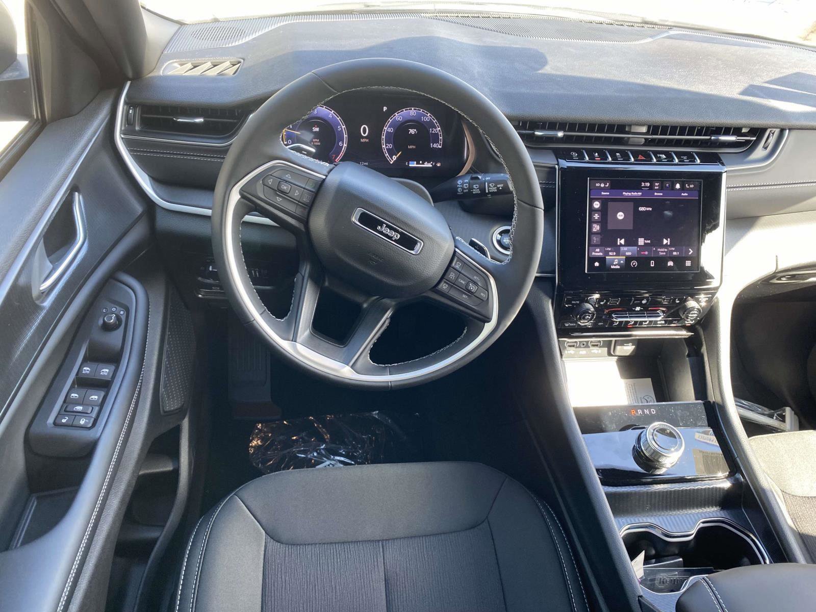 New 2025 Jeep Grand Cherokee L Laredo w/ Luxury Tech Group I image 11