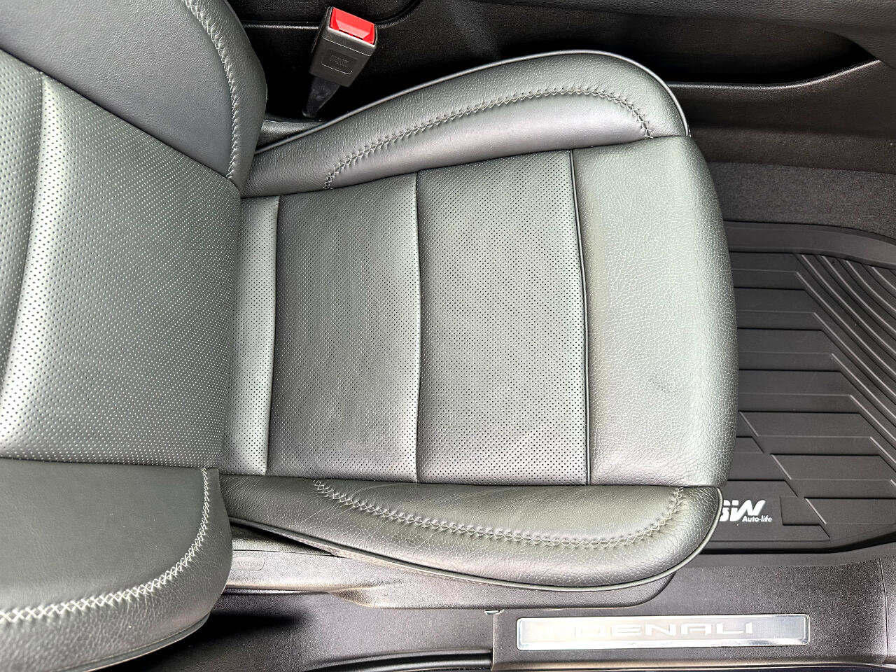 Used 2023 GMC Yukon Denali w/ Denali Reserve Package image 36