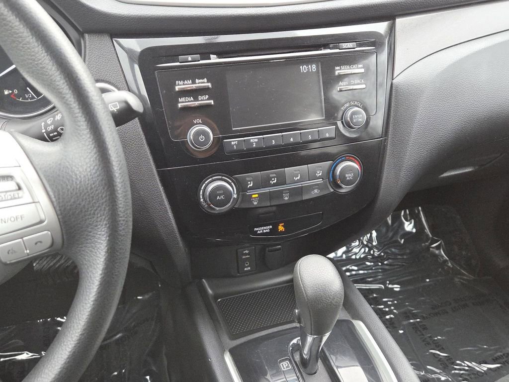 Used 2016 Nissan Rogue SV image 23