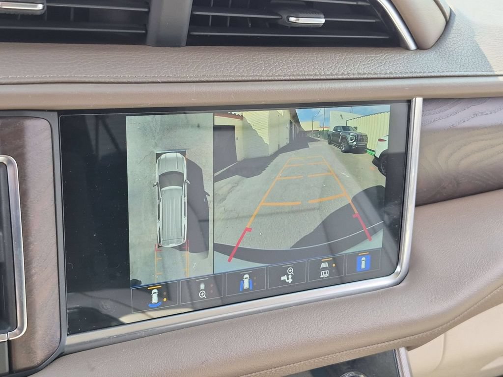 Used 2022 GMC Yukon XL Denali AWD/4WD image 14