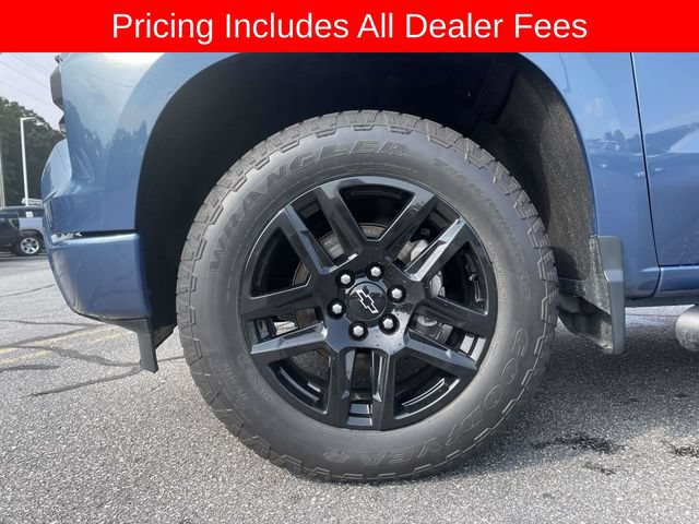 Used 2024 Chevrolet Silverado 1500 Custom w/ Turbomax Blackout Package AWD/4WD image 9