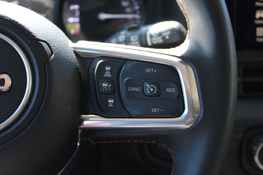 Used 2024 Jeep Wrangler Unlimited Sahara AWD/4WD image 15