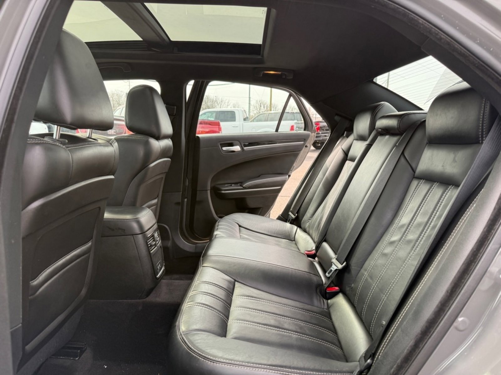 Used 2018 Chrysler 300 S w/ 300S Premium Group image 28