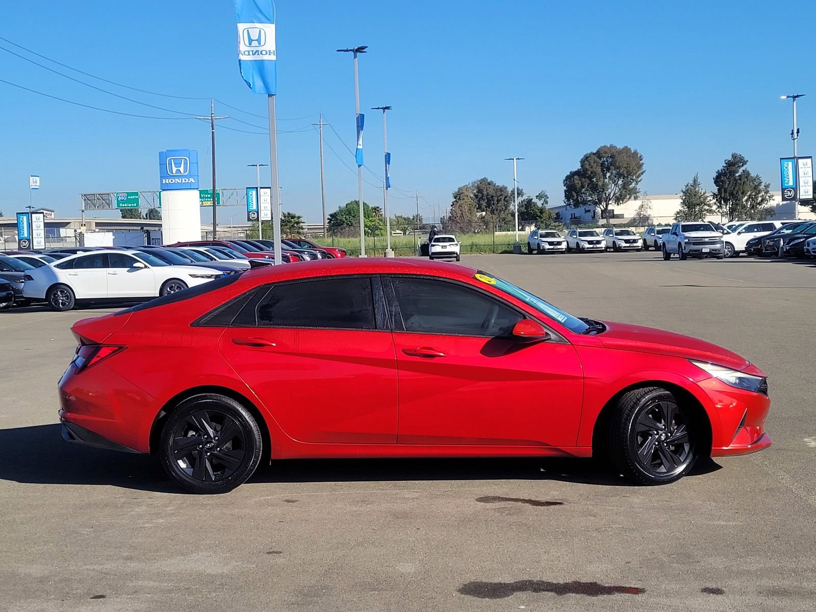 Used 2021 Hyundai Elantra SEL image 3