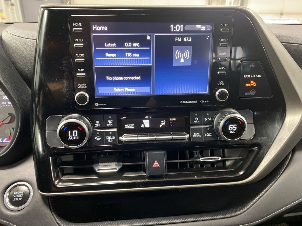 Used 2020 Toyota Highlander LE AWD/4WD image 43