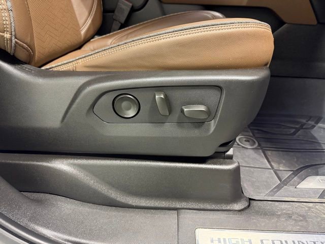 Used 2024 Chevrolet Suburban High Country image 33