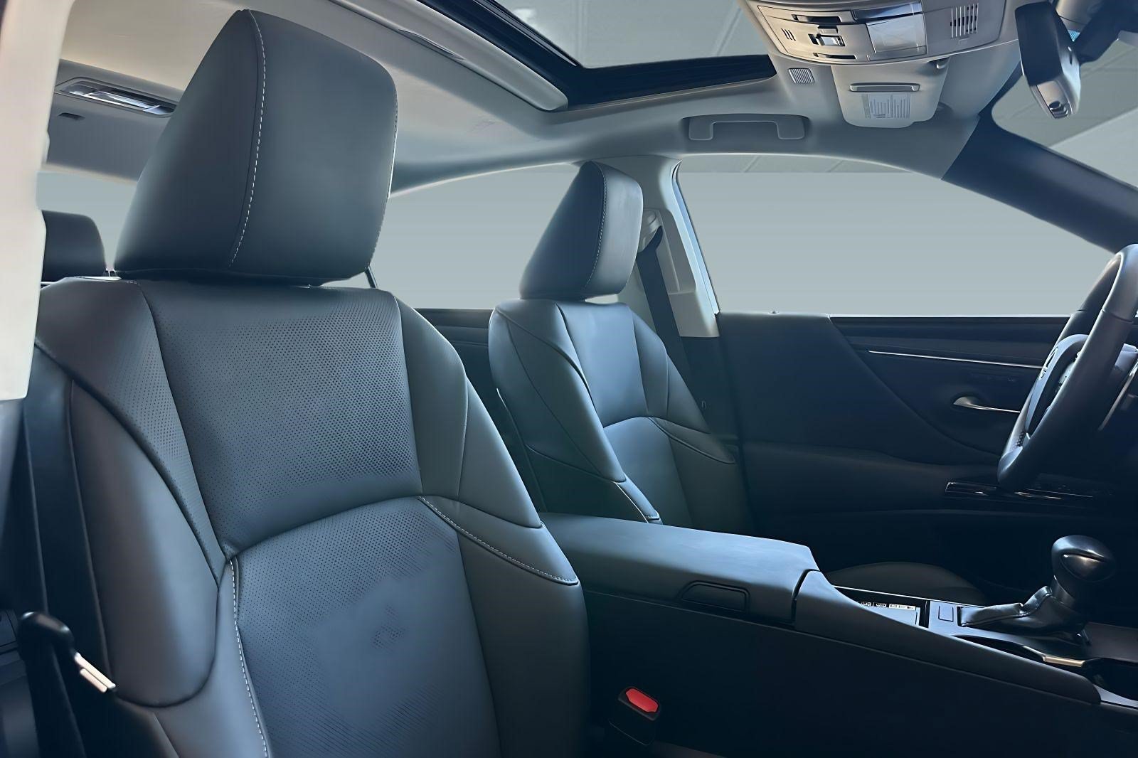 Certified 2024 Lexus ES 350 w/ Premium Package FWD image 32