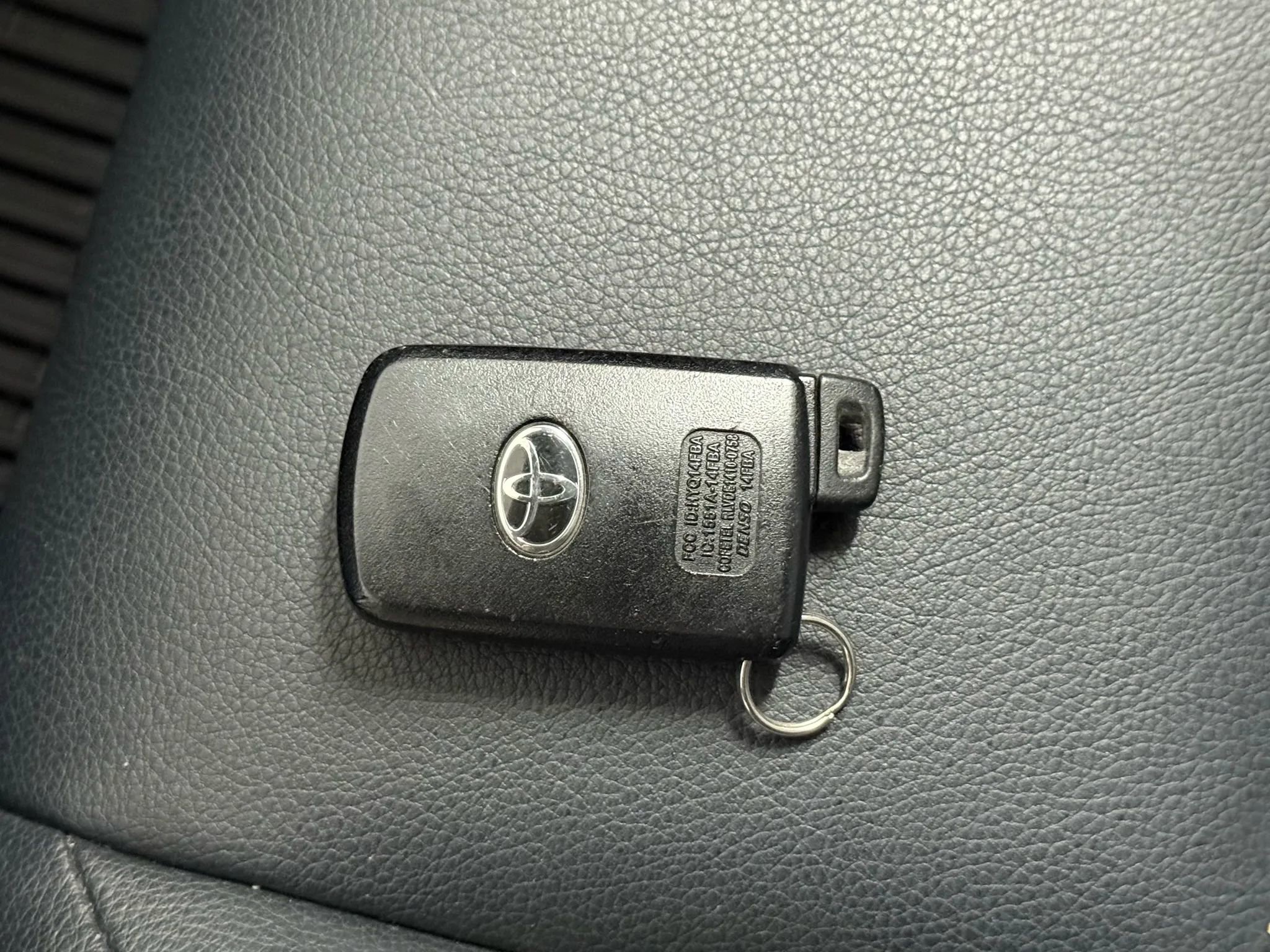 Used 2017 Toyota RAV4 SE w/ Advanced Technology Package image 44