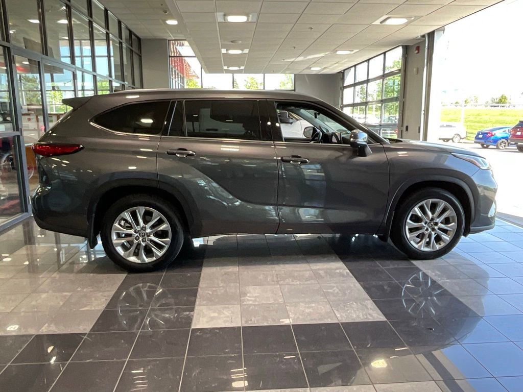 Used 2023 Toyota Highlander Limited AWD/4WD image 5