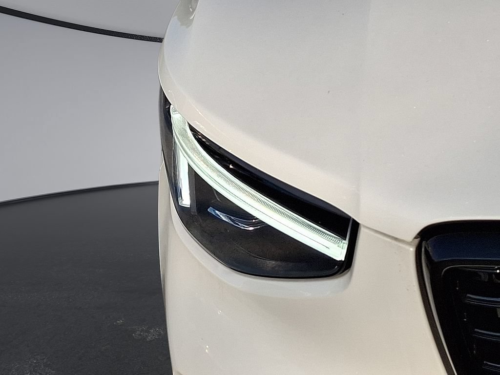 Certified 2026 Volvo XC40 B5 Plus AWD/4WD image 34