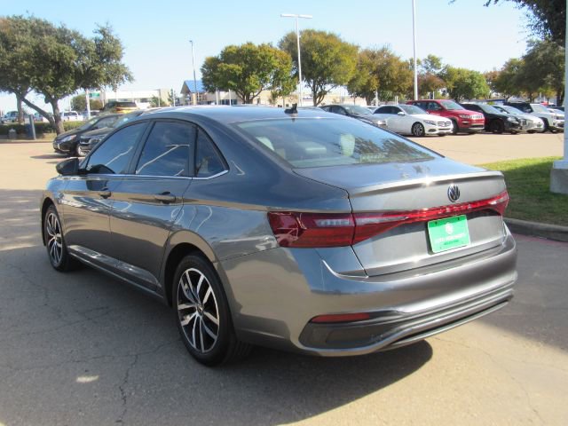 Used 2025 Volkswagen Jetta SE FWD image 13