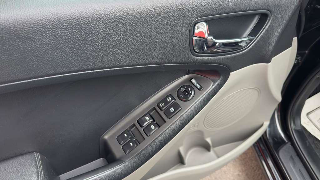 Used 2015 Kia Forte EX w/ UVO Package W/17" Alloys image 13