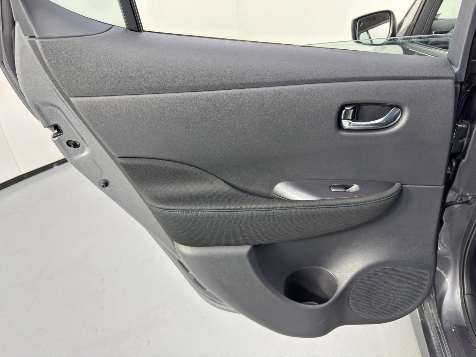 Used 2025 Nissan Leaf S image 34