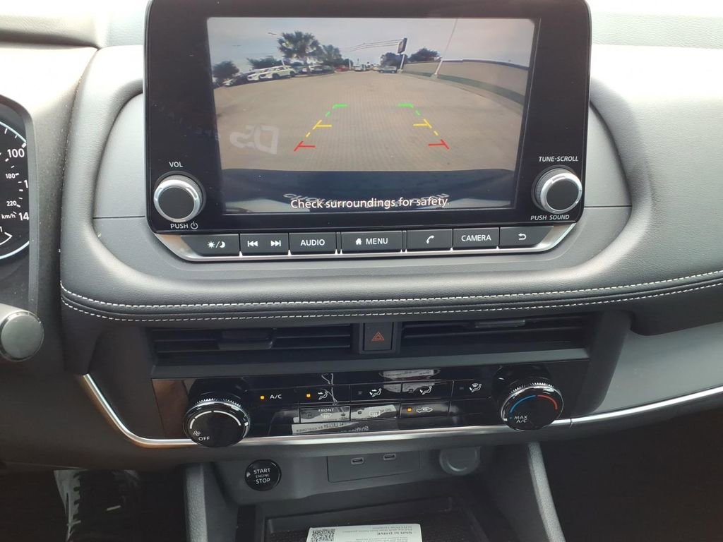 Used 2025 Nissan Rogue S FWD image 15