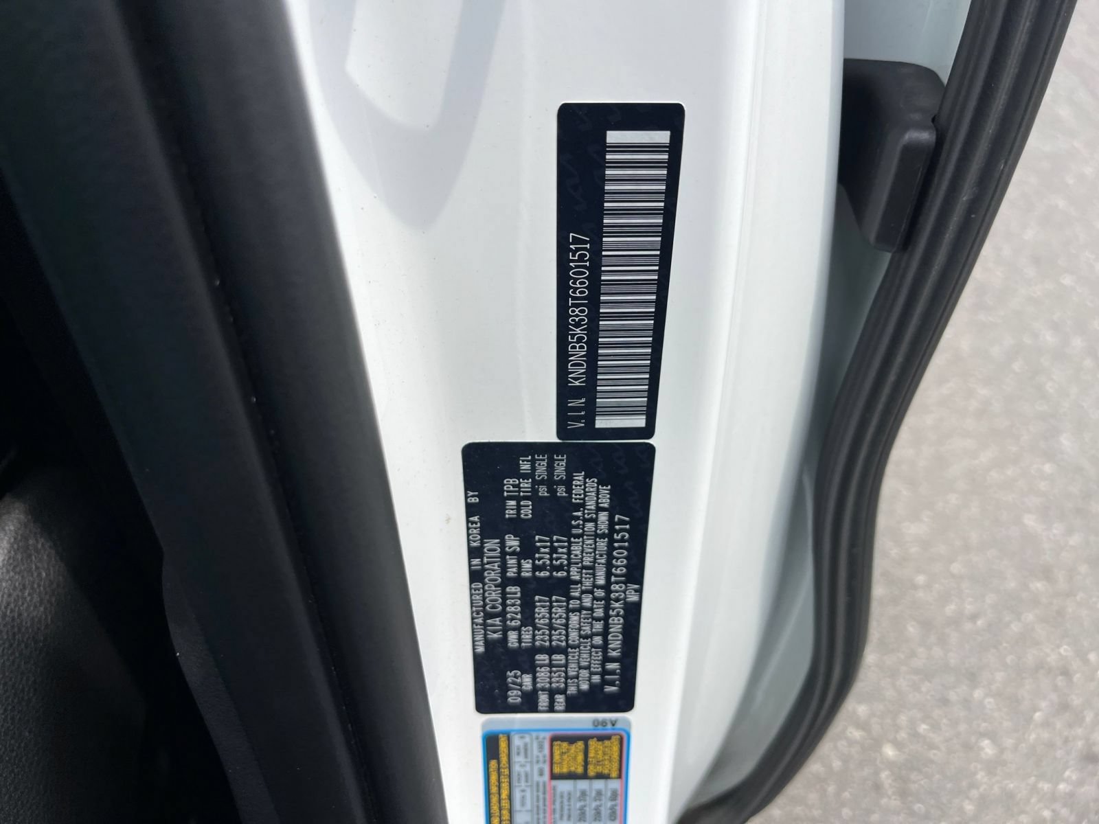 Used 2026 Kia Carnival FWD image 32
