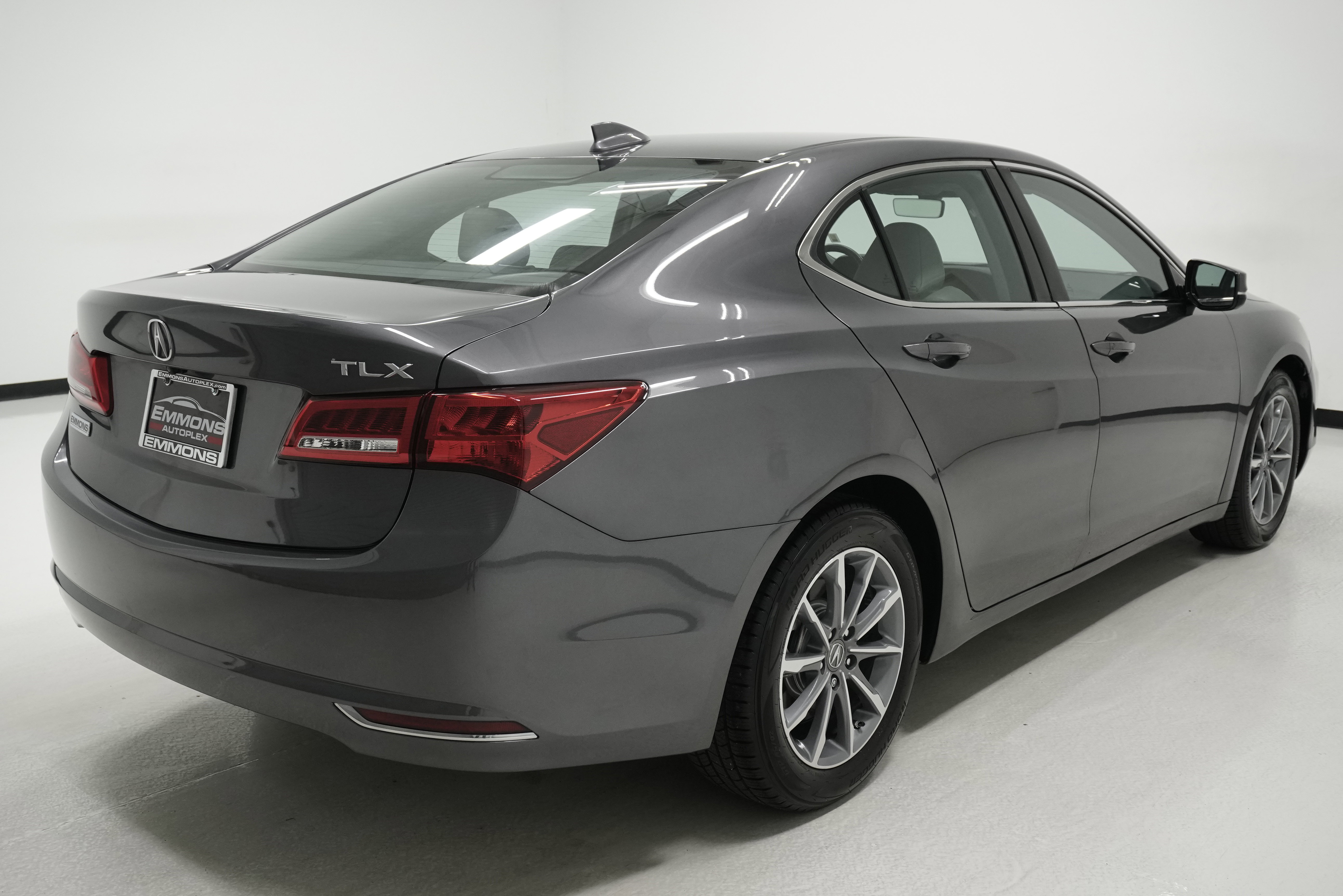 Used 2019 Acura TLX FWD image 4