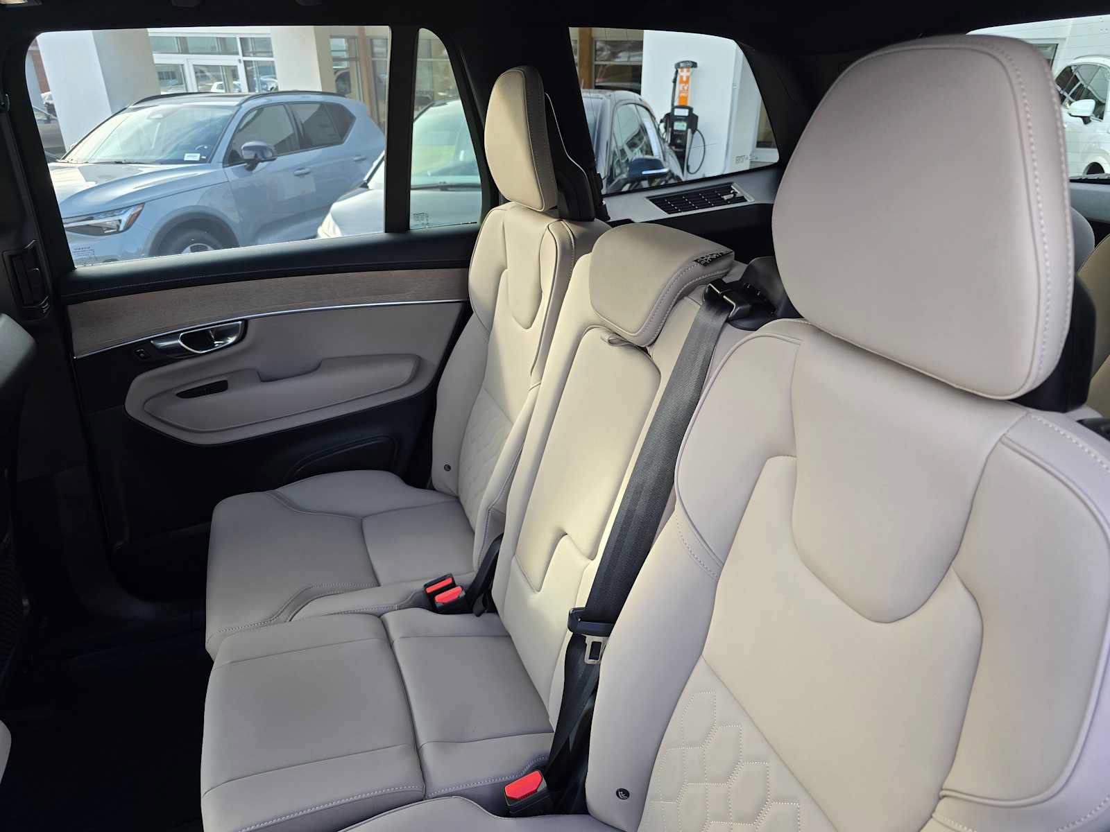 New 2026 Volvo XC90 B6 Plus w/ Protection Package Premier AWD/4WD image 25