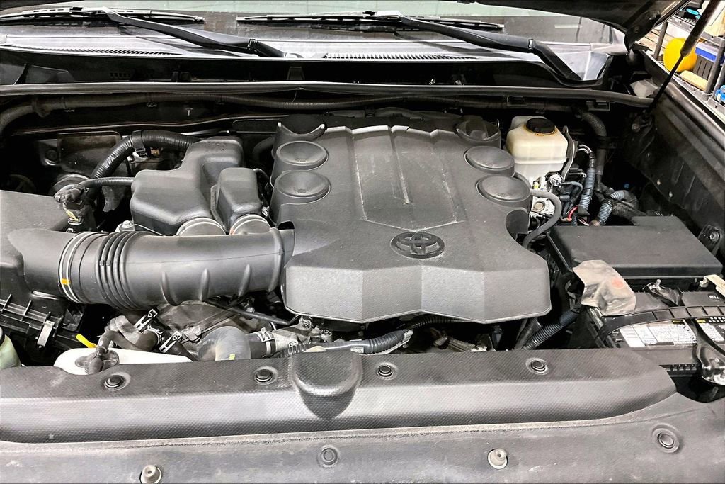 Used 2015 Toyota 4Runner Limited AWD/4WD image 9