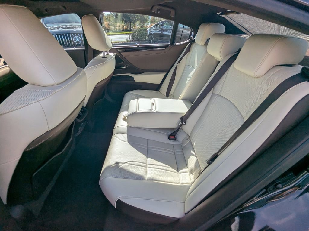 Used 2021 Lexus ES 300h Ultra Luxury image 27