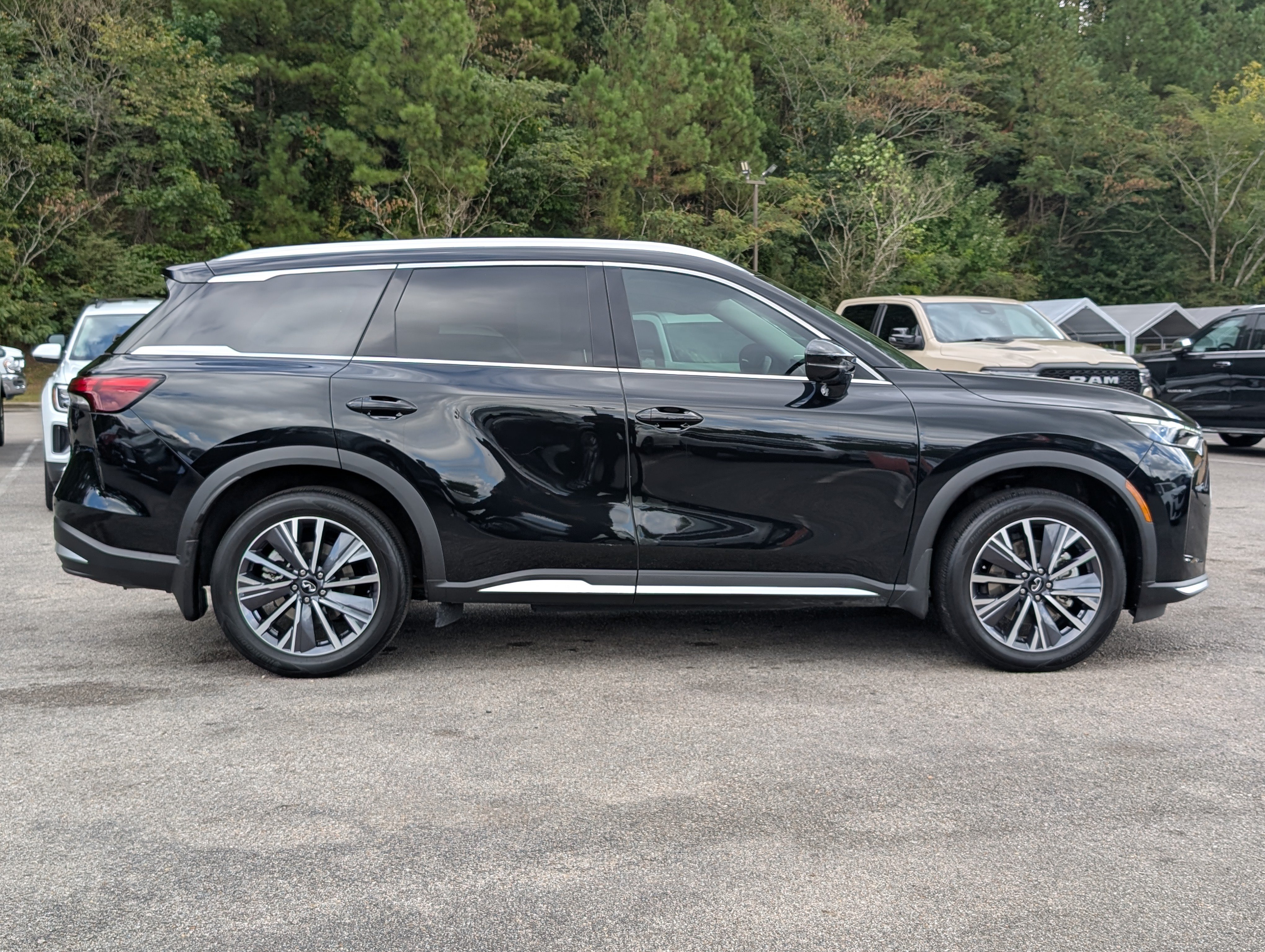 Used 2026 INFINITI QX60 Luxe w/ Cargo Package FWD image 10