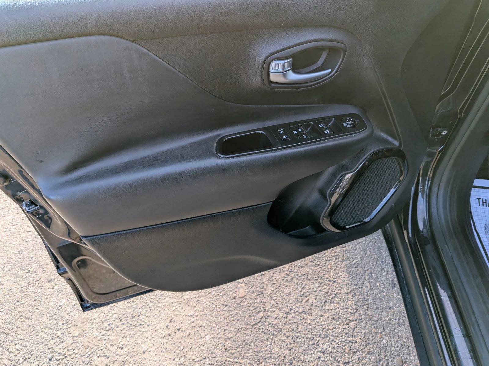 Used 2016 Jeep Renegade Latitude image 23