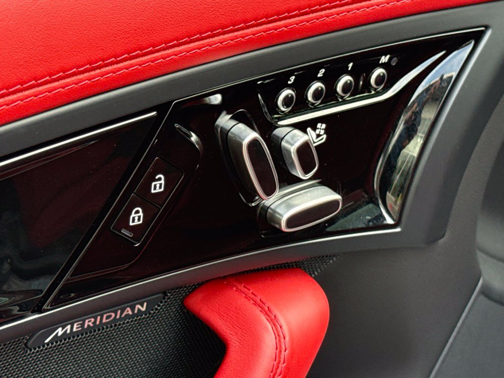 Used 2023 Jaguar F-TYPE Coupe RWD image 19