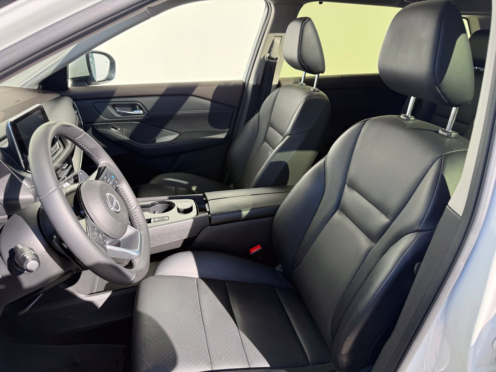 Used 2023 Nissan Rogue SV w/ SV Premium B Package AWD/4WD image 9