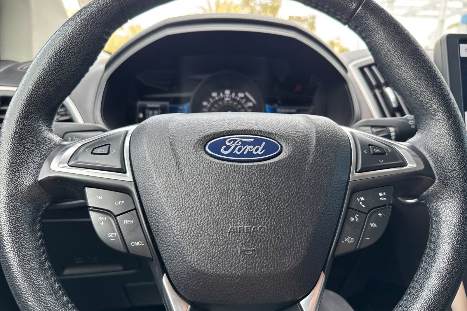 Used 2022 Ford Edge SEL image 25