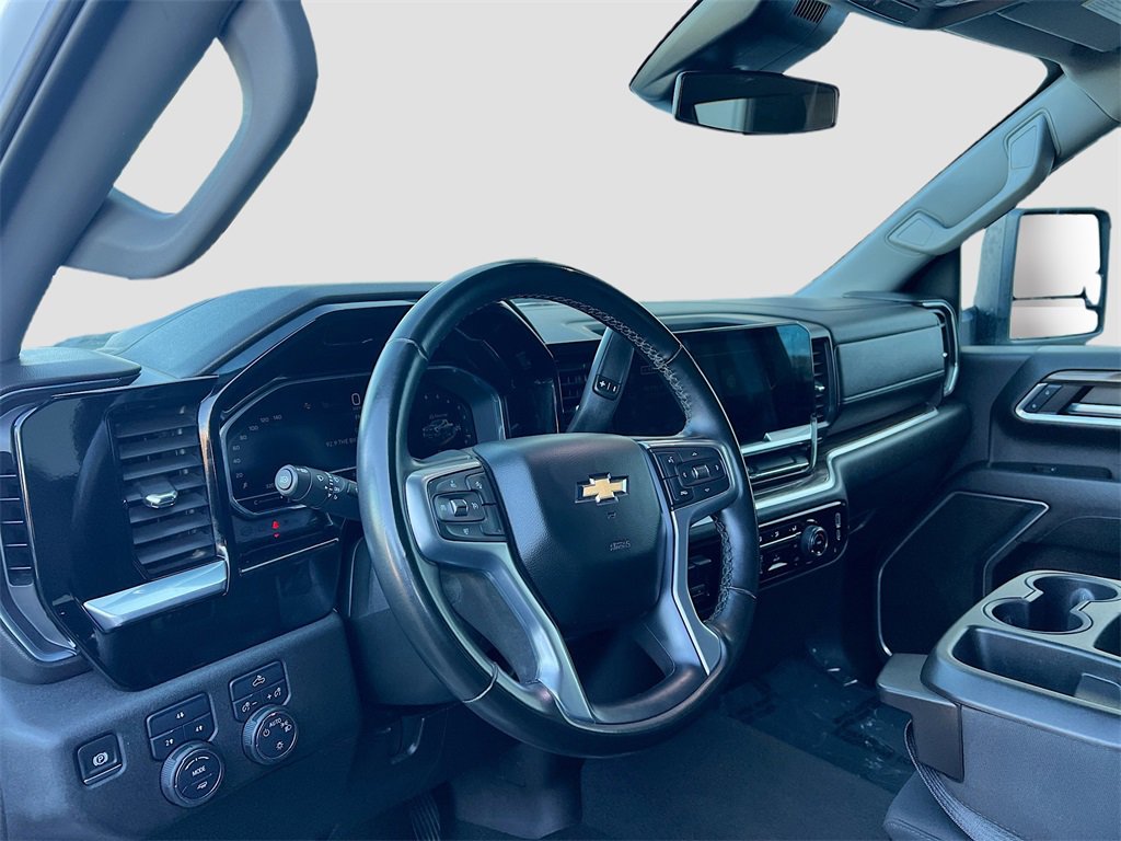 Used 2024 Chevrolet Silverado 2500 LT image 9